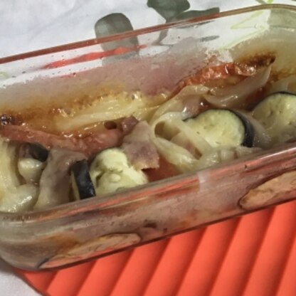 グラタンぽいの作りたいけどオーブンがなかったのでレンジで作れてよかったです。ナスとトマトがマッチして野菜の甘味が良かったです～